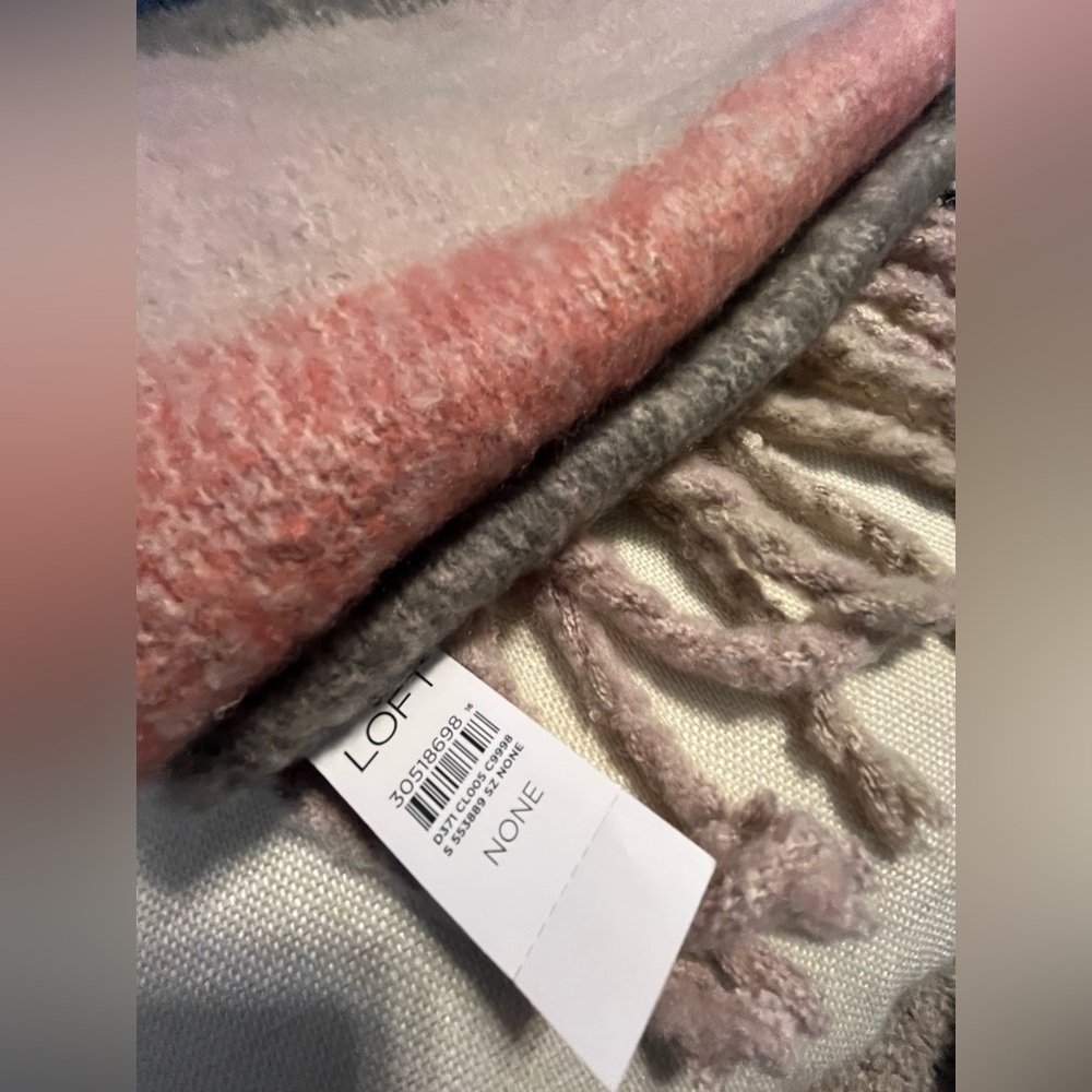 NWT Ann Taylor Loft Multicolor pastel Winter blend Fridges Scarf